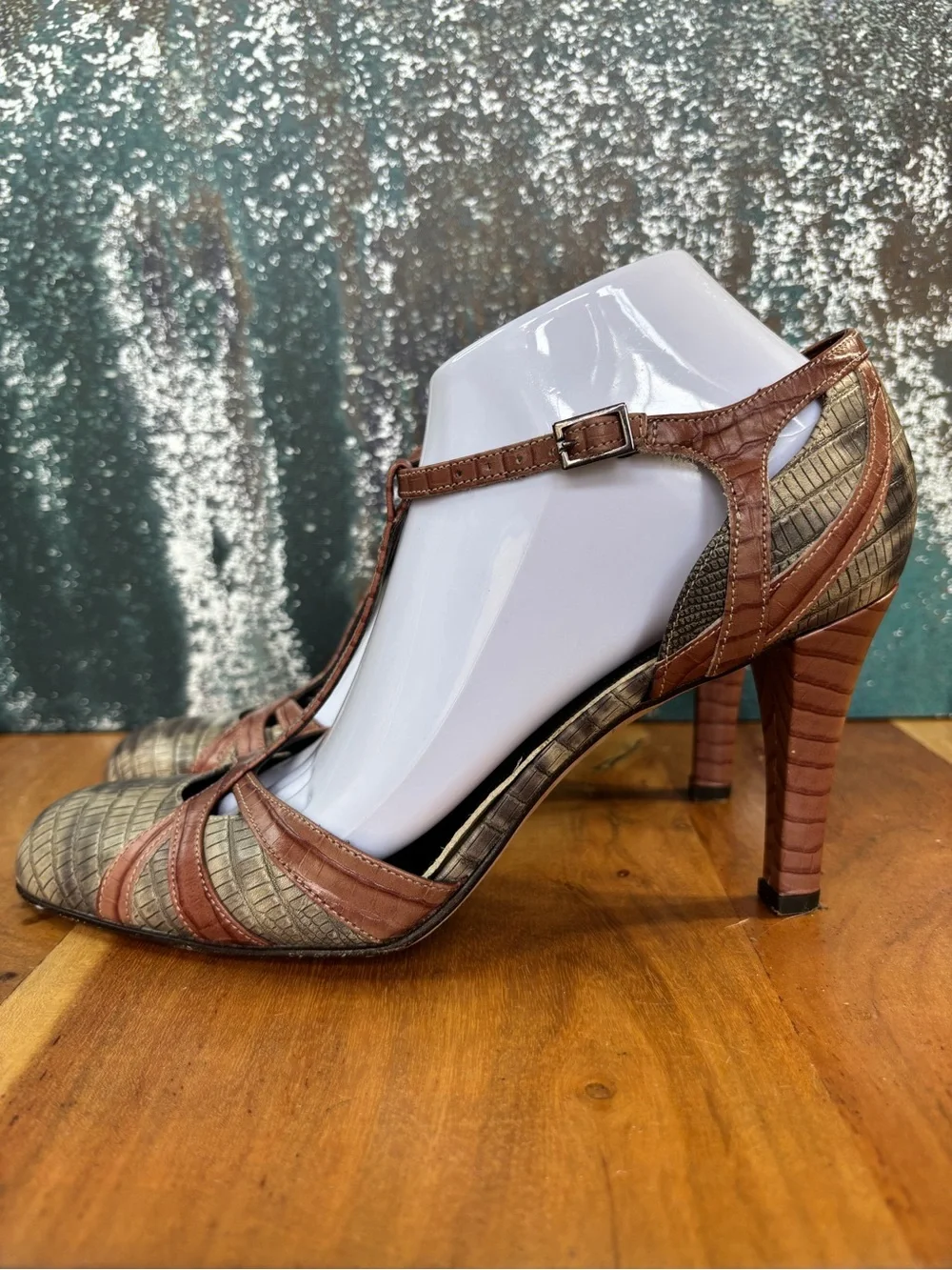 Banana Republic Vintage Y2K Office Siren Croc Embossed T-Strap Heels 9.5 VGUC